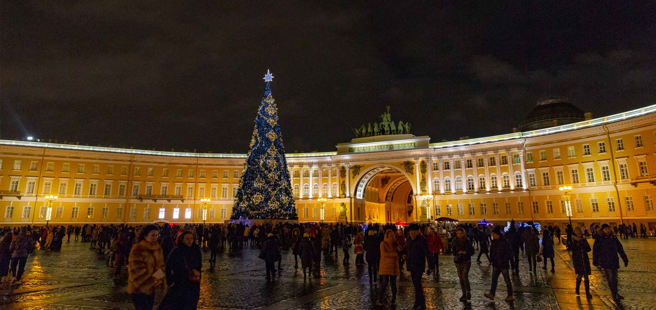 9 ноября петербург. Ёлка на Дворцовой площади в Санкт-Петербурге 2020. Дворцовая площадь в Санкт-Петербурге елка 2021. Дворцовая площадь в Санкт-Петербурге 2022 год. СПБ Дворцовая площадь СПБ елка 2020.